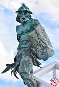 Статуя Гладиатора у стадиона Спартак